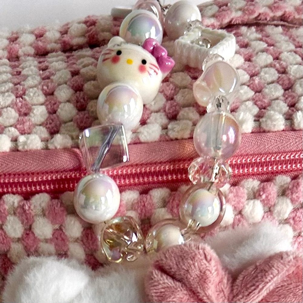 💖(HK310) Hello Kitty 7-Piece Adorable Glam Bundle! - Picture 3 of 15